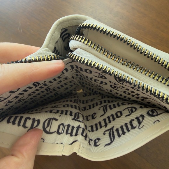 Juicy Couture Small Zip Around Wallet Off White Studded Logo - Picture 6 of 7